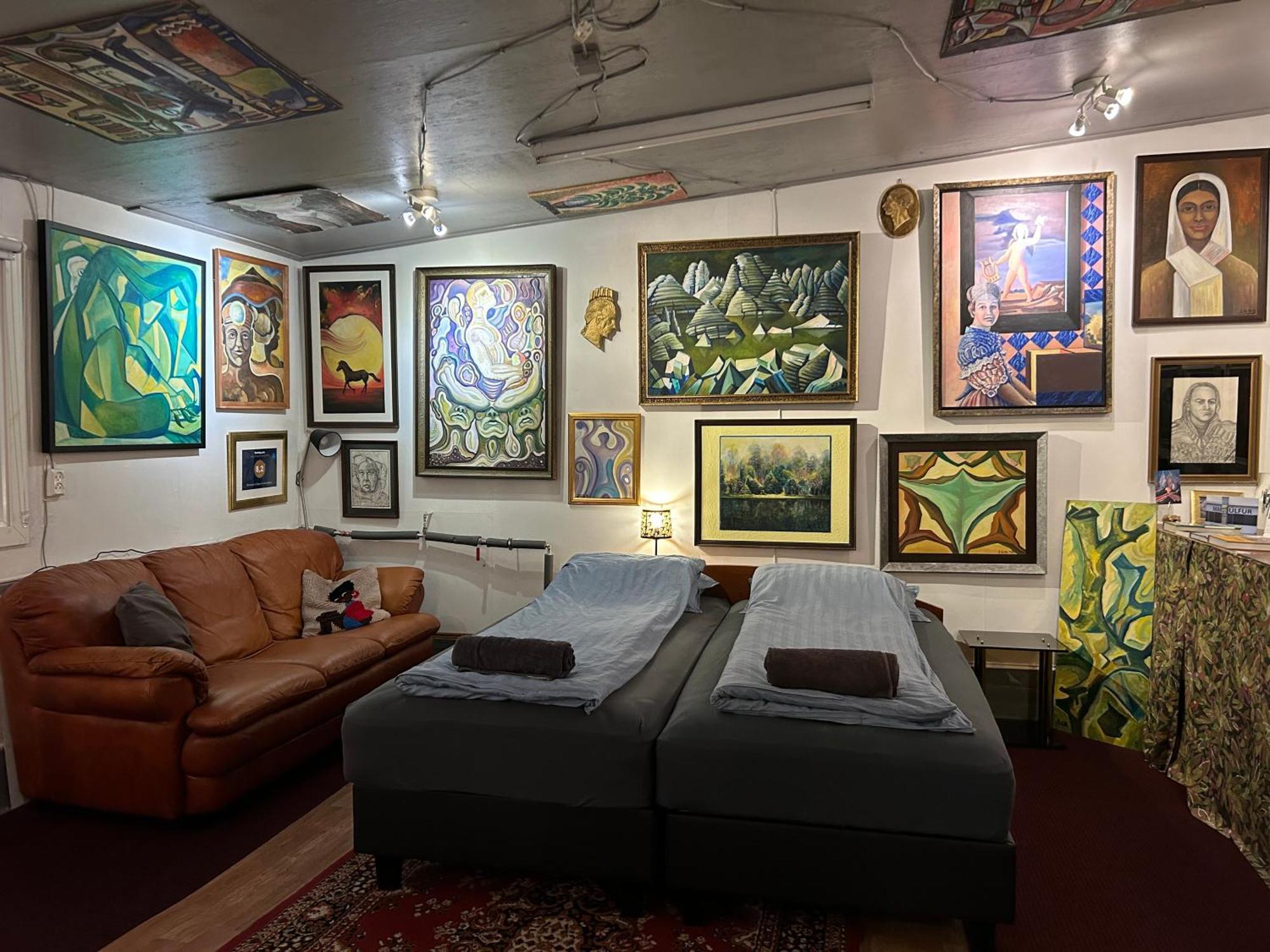 Brimarsbru Sleep Inn-Art Gallery Njarthvik Exterior foto